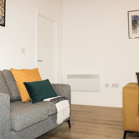Modern Luxury Serviced Duplex Apartments By Repose- 150 Metro Court, West Bromwich Bagian luar foto