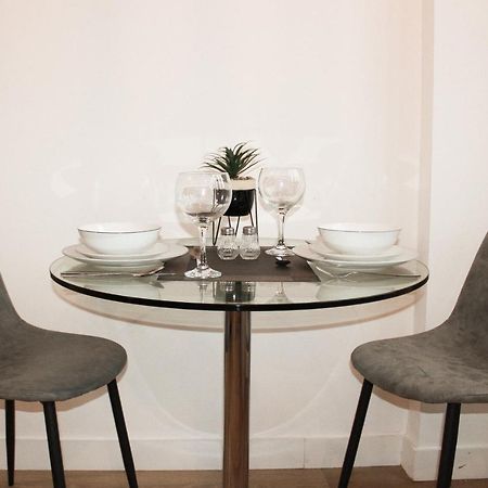 Modern Luxury Serviced Duplex Apartments By Repose- 150 Metro Court, West Bromwich Bagian luar foto