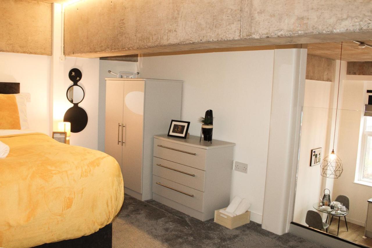 Modern Luxury Serviced Duplex Apartments By Repose- 150 Metro Court, West Bromwich Bagian luar foto