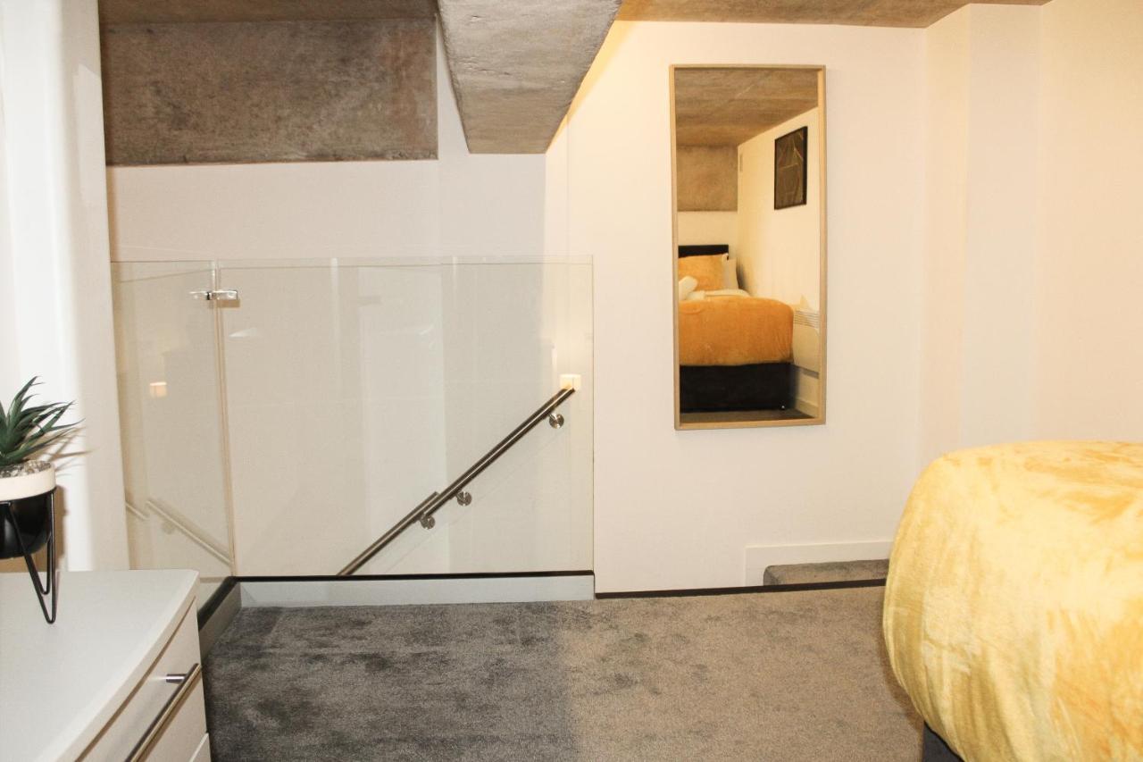 Modern Luxury Serviced Duplex Apartments By Repose- 150 Metro Court, West Bromwich Bagian luar foto