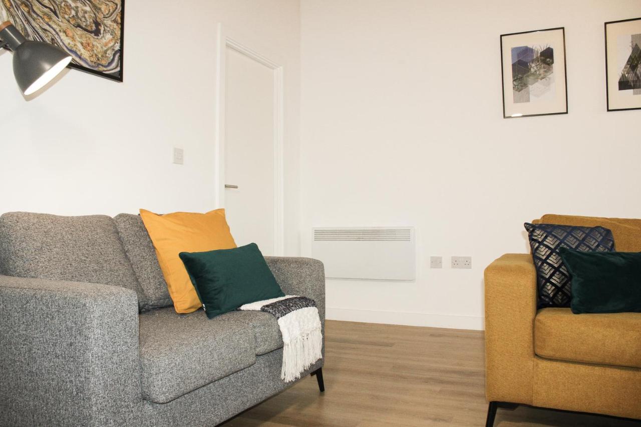 Modern Luxury Serviced Duplex Apartments By Repose- 150 Metro Court, West Bromwich Bagian luar foto