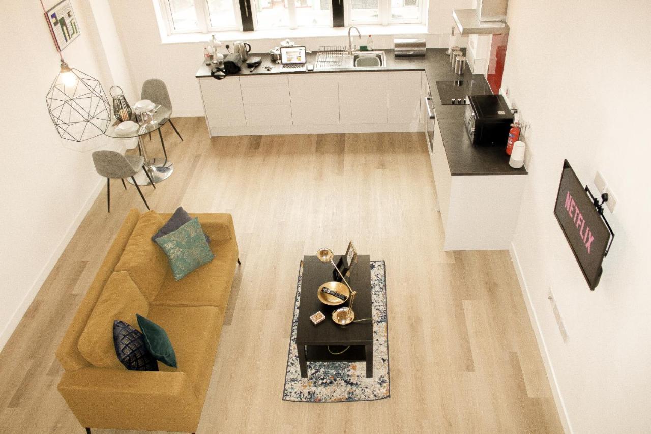 Modern Luxury Serviced Duplex Apartments By Repose- 150 Metro Court, West Bromwich Bagian luar foto