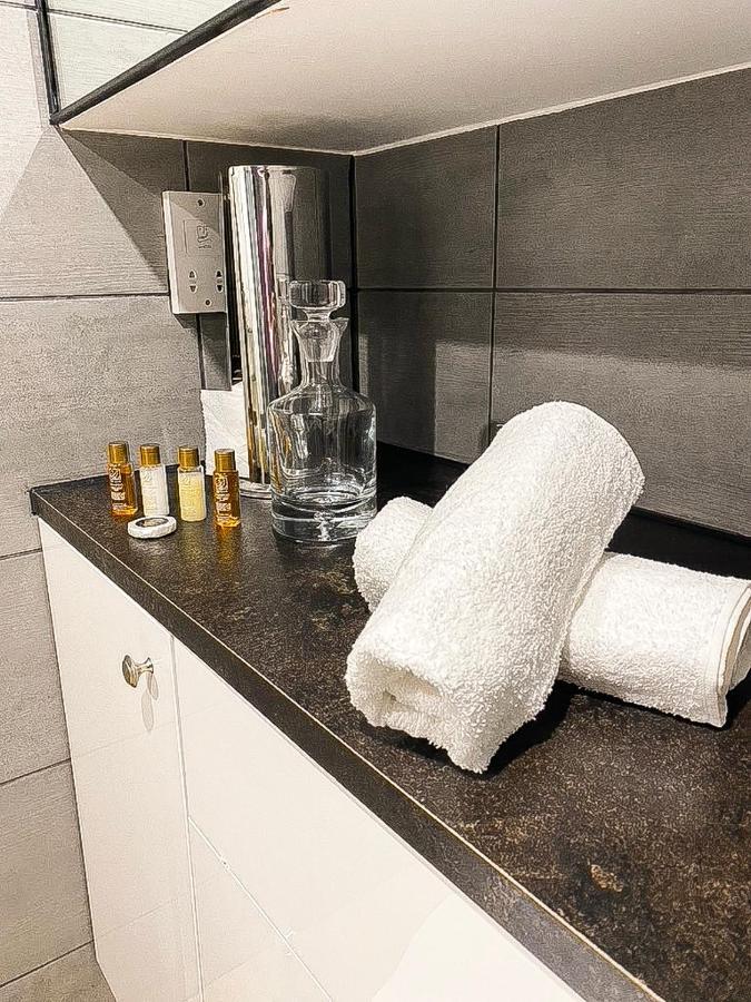 Modern Luxury Serviced Duplex Apartments By Repose- 150 Metro Court, West Bromwich Bagian luar foto