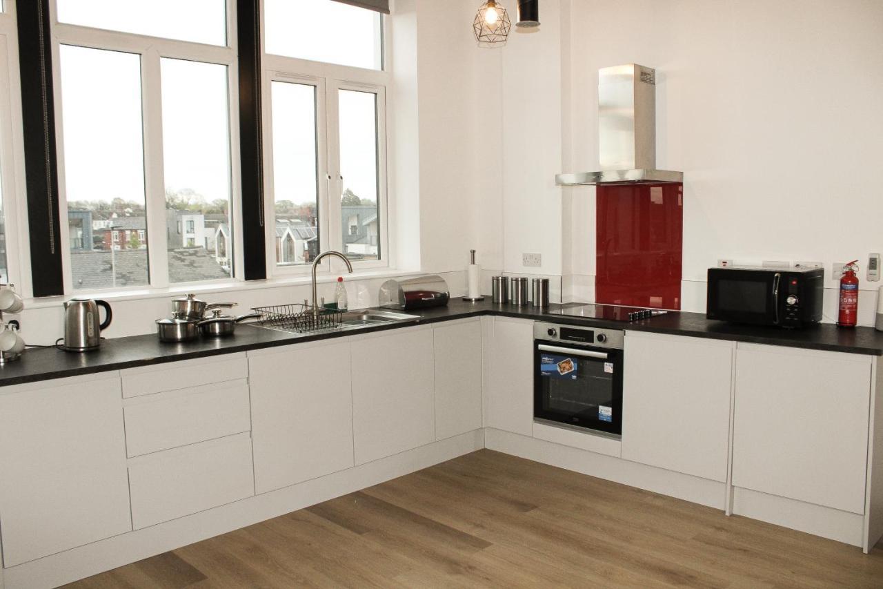 Modern Luxury Serviced Duplex Apartments By Repose- 150 Metro Court, West Bromwich Bagian luar foto