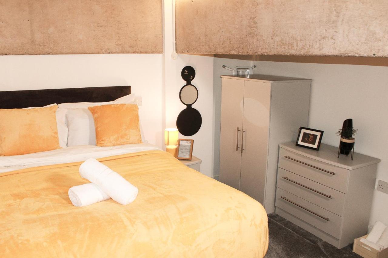 Modern Luxury Serviced Duplex Apartments By Repose- 150 Metro Court, West Bromwich Bagian luar foto