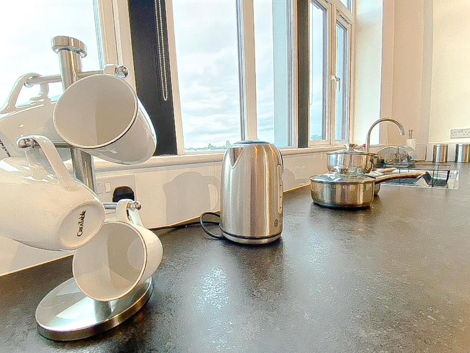 Modern Luxury Serviced Duplex Apartments By Repose- 150 Metro Court, West Bromwich Bagian luar foto