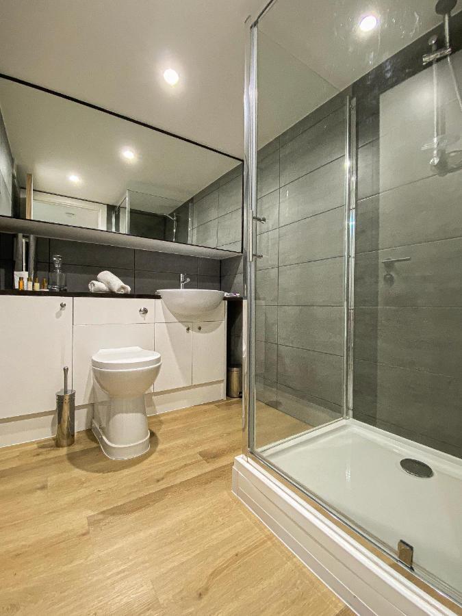 Modern Luxury Serviced Duplex Apartments By Repose- 150 Metro Court, West Bromwich Bagian luar foto