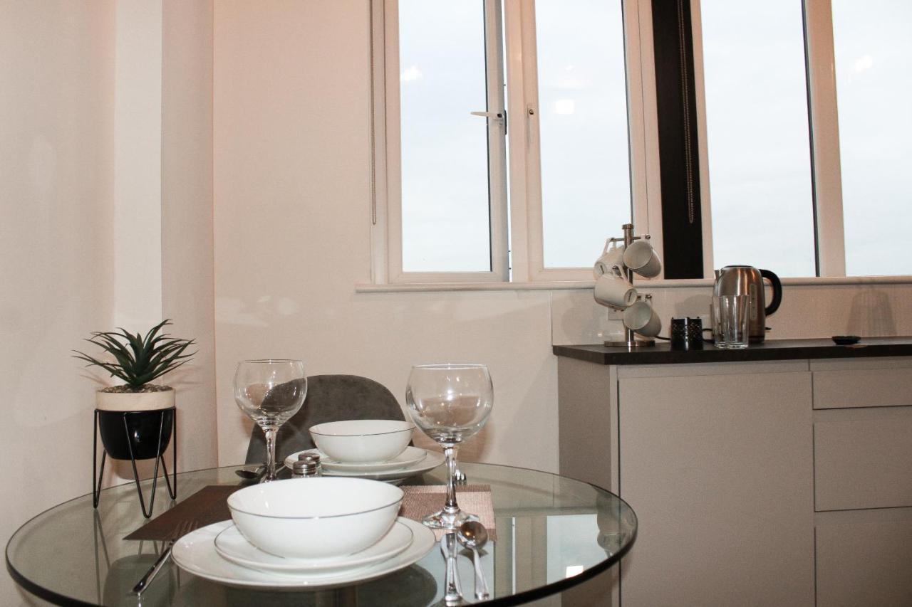 Modern Luxury Serviced Duplex Apartments By Repose- 150 Metro Court, West Bromwich Bagian luar foto
