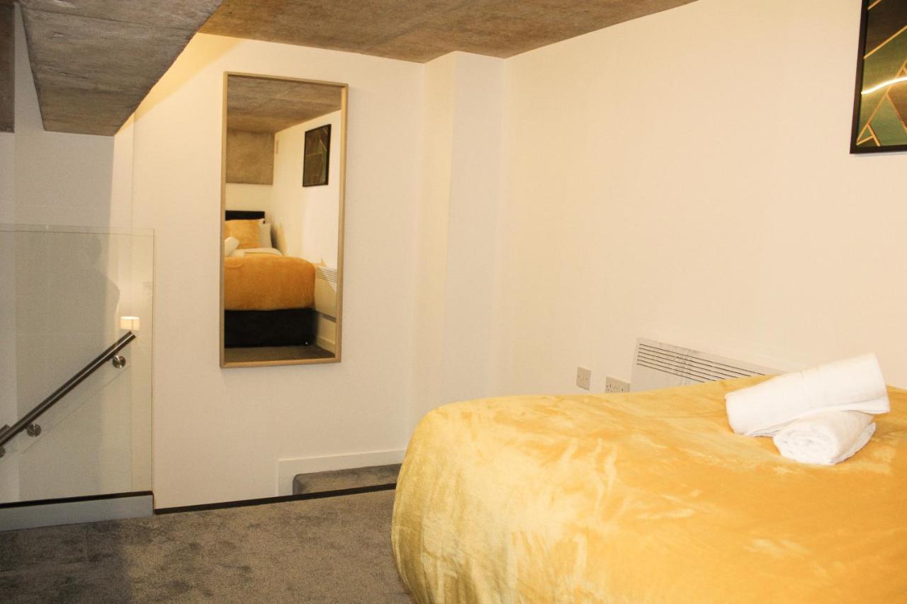 Modern Luxury Serviced Duplex Apartments By Repose- 150 Metro Court, West Bromwich Bagian luar foto