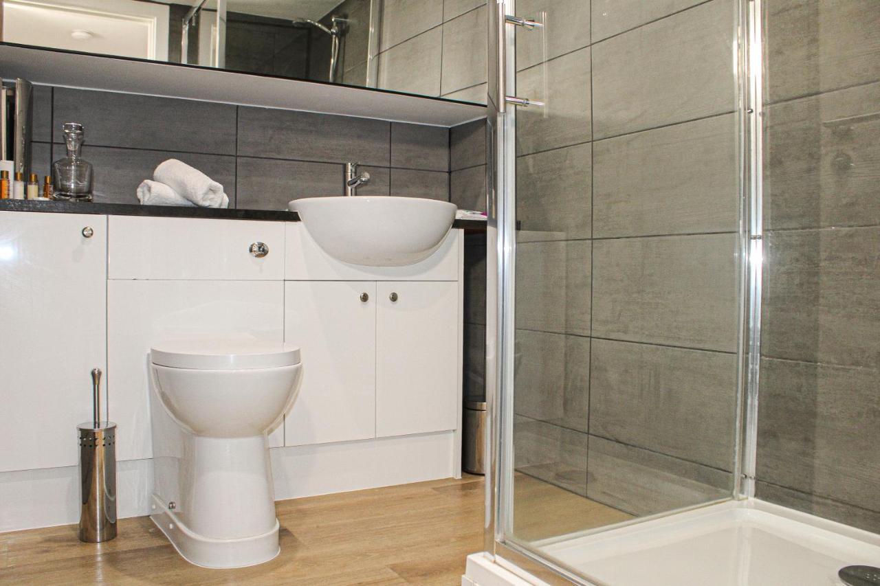 Modern Luxury Serviced Duplex Apartments By Repose- 150 Metro Court, West Bromwich Bagian luar foto