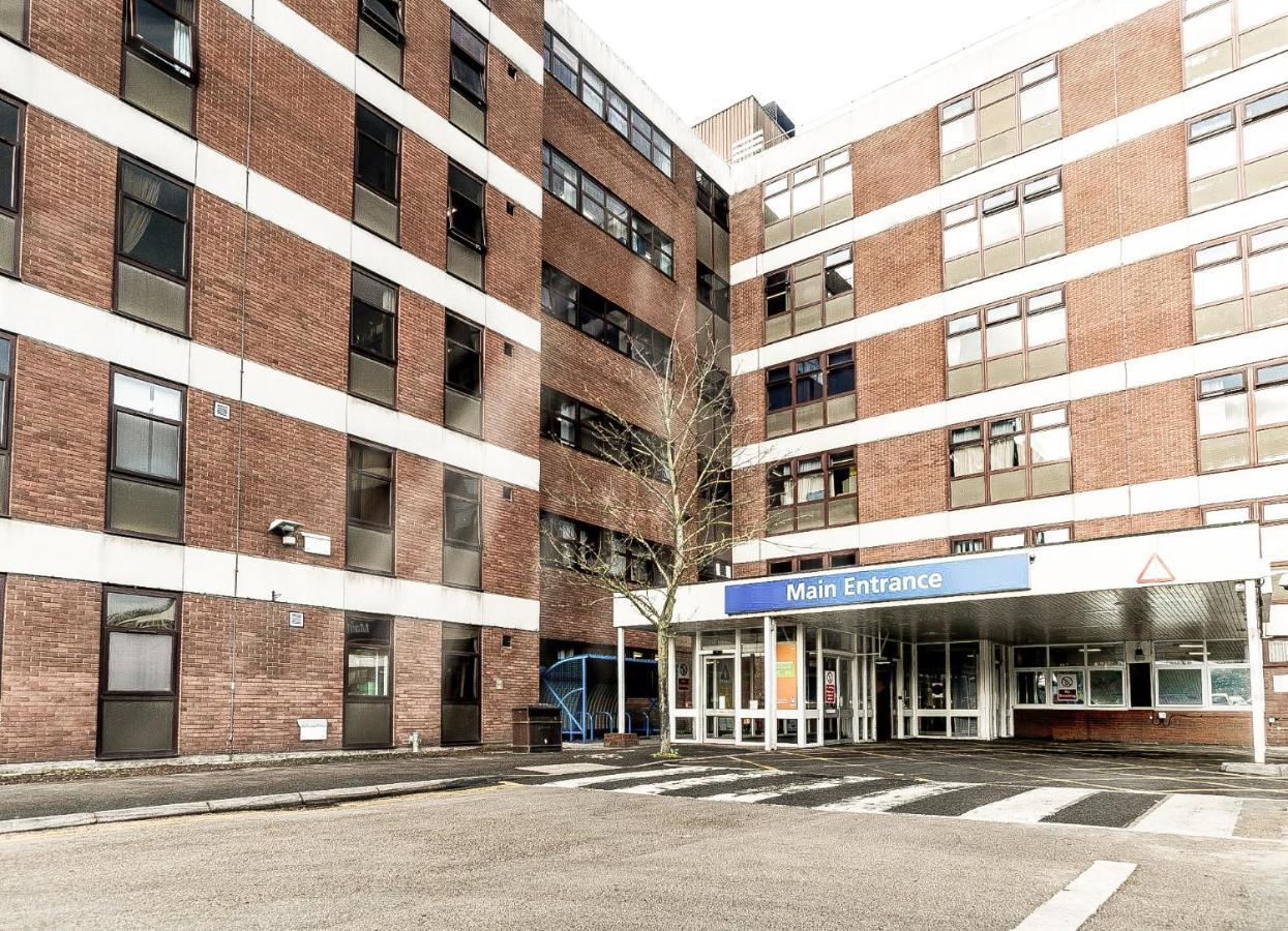 Modern Luxury Serviced Duplex Apartments By Repose- 150 Metro Court, West Bromwich Bagian luar foto