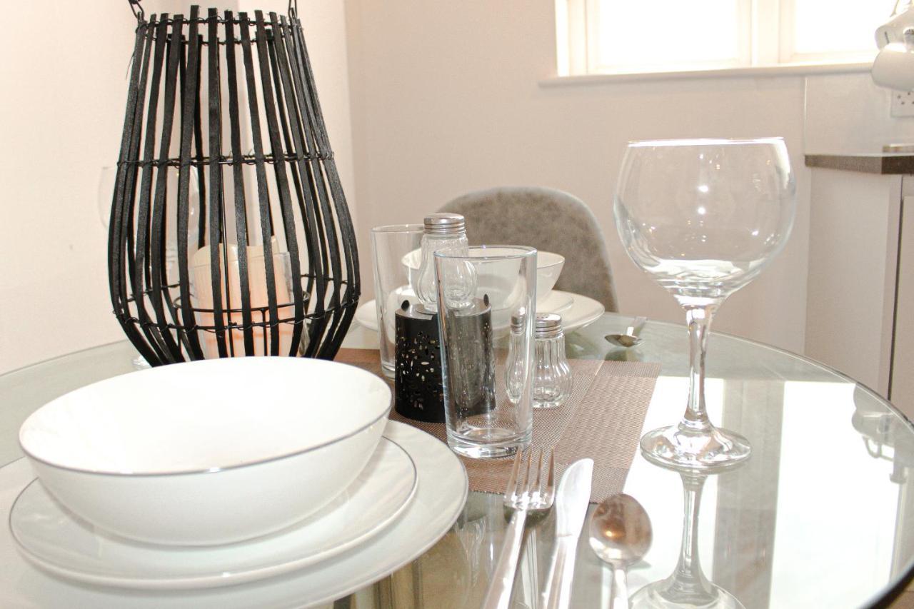 Modern Luxury Serviced Duplex Apartments By Repose- 150 Metro Court, West Bromwich Bagian luar foto
